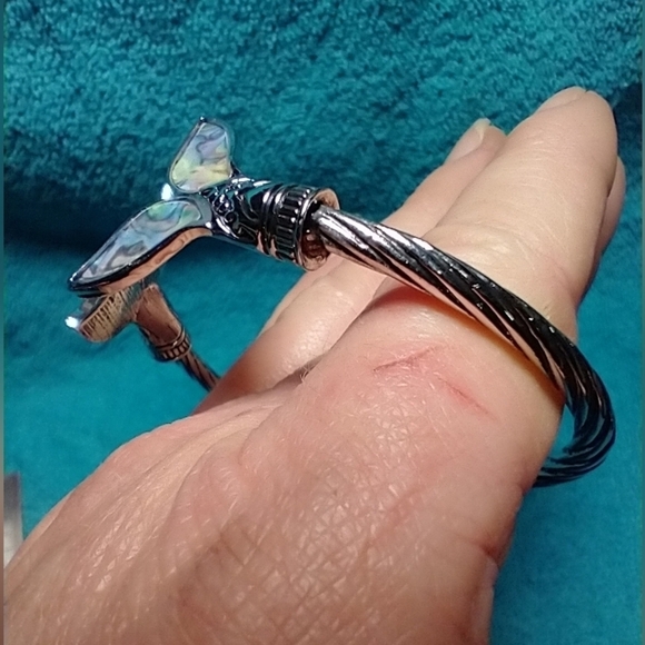 Silvertone faux abalone adjustable twist wire cuff mermaid tail bracelet - Picture 4 of 7